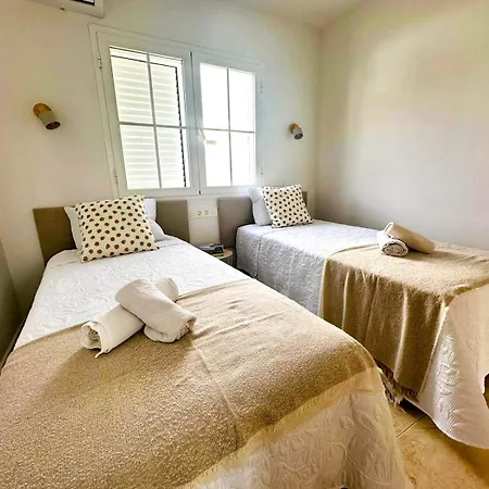 Hébergement de vacances Casa Caleton Blanco Pool And *