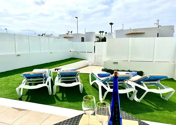 Casa Caleton Blanco Pool And Vakantiehuis *